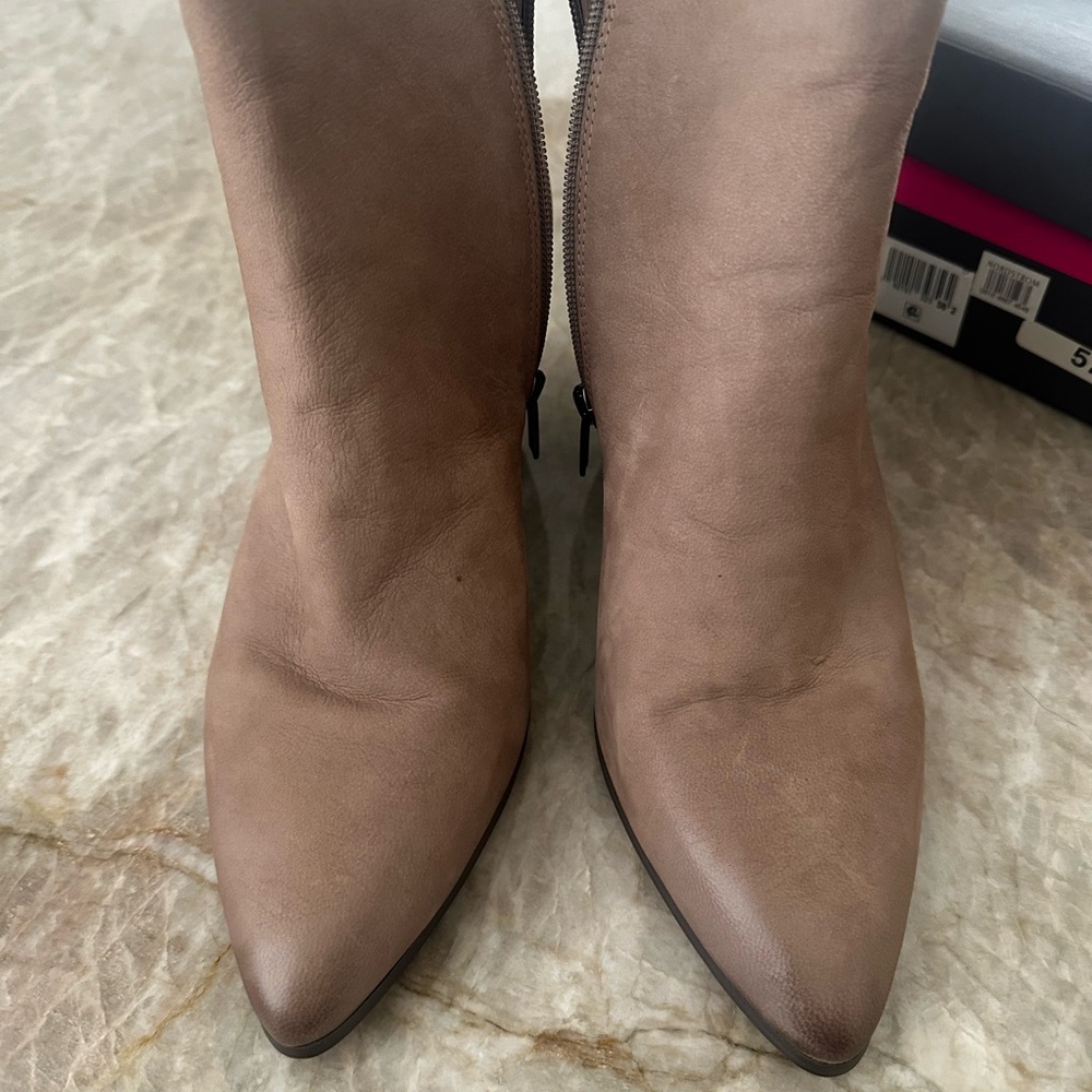 Vince Camuto booties size 10